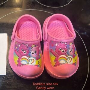 Toddler crocs